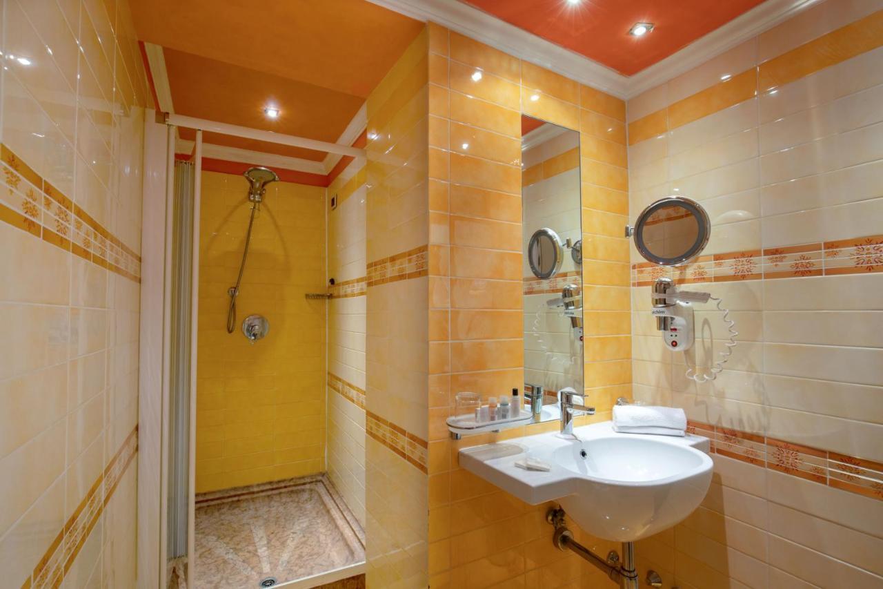 Hotel Homs Рим Екстер'єр фото